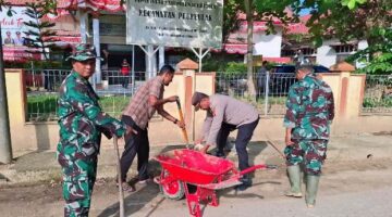 Jumat Bersih, Kapolsek Peureulak Pimpin Gotong Royong Bersama TNI dan Warga