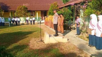 Upacara Jadi Ruang Edukasi, Kanit Binmas Polsek Idi Tunong Sampaikan Pesan Kamtibmas