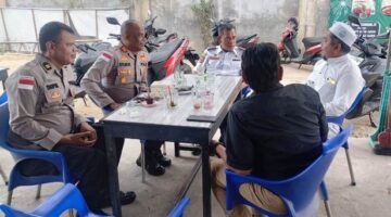 Warung Kopi Jadi Ruang Komunikasi Kapolsek Peureulak dan Warga