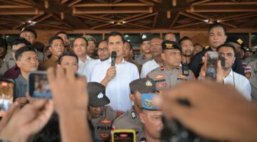 ‎Sekda Aceh Temui Pendemo, Tegaskan Pergub JKA Tidak mengurangi Hak Warga Kurang Mampu untuk Berobat