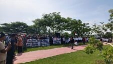 Foto: Aksi Damai Didepan Kantor Bupati Aceh Utara