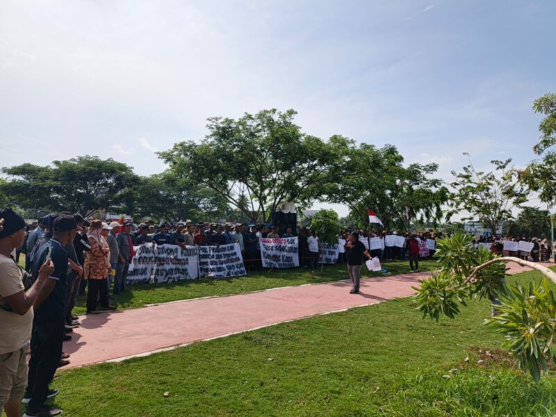 Foto: Aksi Damai Didepan Kantor Bupati Aceh Utara