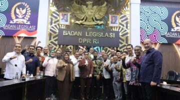 Mualem Saksikan Langsung RDP DPR-RI Bahas Revisi UUPA