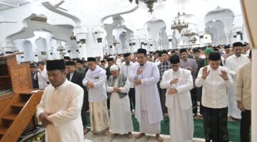 Wagub Aceh Salat Idul Adha di Masjid Raya Baiturrahman, Khutbah Disampaikan Abi Anwar Kuta Krueng