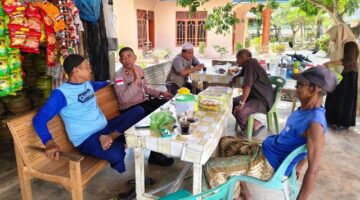 Warung Kopi Jadi Ruang Komunikasi Kapolsek Darul Aman dengan Warga