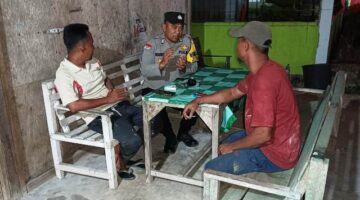 Bhabinkamtibmas Polsek Peureulak Barat Hadir di Tengah Warga Lewat Patroli Malam