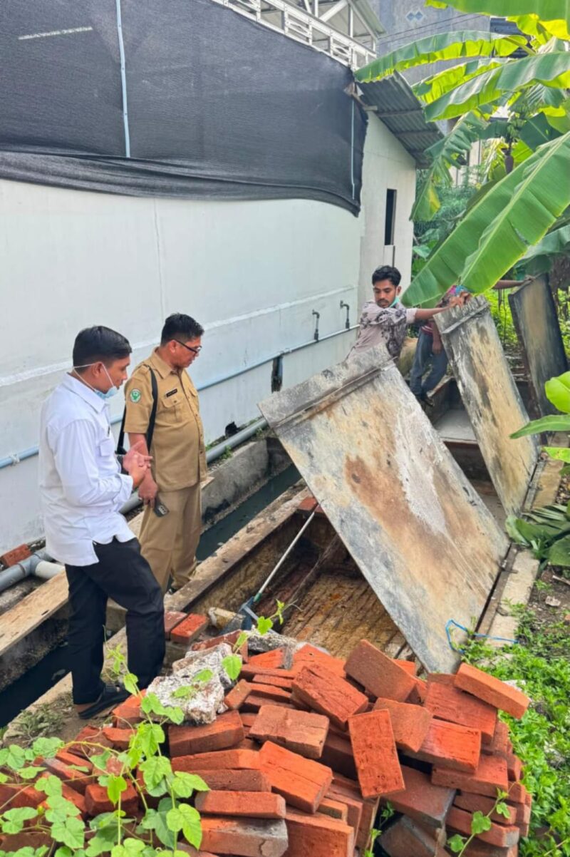 Foto: Tim Dinkes dan DLH Lhokseumawe Saat Sidak ke Dapur MBG Buket Rata