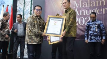 SEKDA NASIR RAIH ANUGERAH SMSI SEBAGAI TOKOH INSPIRATIF NASIONAL 2026