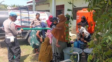 Polres Aceh Utara Salurkan Bantuan Air Bersih untuk Warga Ulee Rubek Barat di Seunuddon