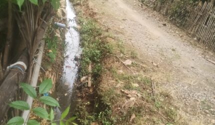 Foto: Limbah MBG Desa Diduga Dialirkan ke Parit Umum
