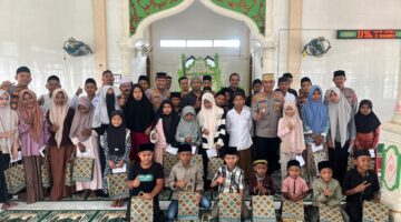 Senyum 60 Anak Yatim Warnai Jumat Berkah Bersama Kapolres Lhokseumawe di Geureudong Pase