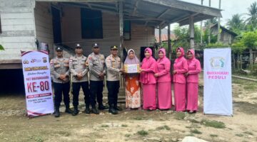 Sambut Hari Bhayangkara ke-80, Polsek Nibong Salurkan Bansos untuk Warga Kurang Mampu