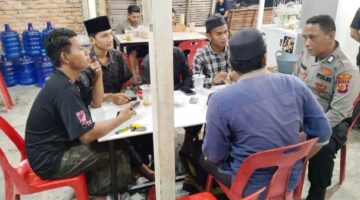 Mengedepankan Dialog, Bhabinkamtibmas Polsek Peureulak Barat Hadir di Tengah Warga Lewat Patroli Malam