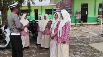 Satlantas Polres Aceh Timur Cetak Generasi Pelopor Tertib Berlalu Lintas Melalui Program Saweu Sikula