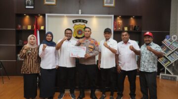 Kapolres Lhokseumawe Terima Penghargaan dari PMI atas Dedikasi Mendukung Misi Kemanusiaan