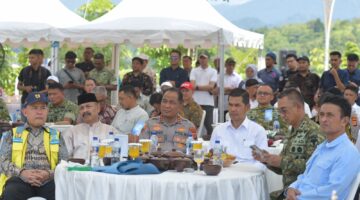 ‎Peringati HUT Bhayangkara ke-80, Polres Lhokseumawe Bersama Baitul Mal Wujudkan Program Bedah Rumah Bantu Warga