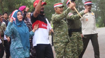 Dandim 0104/Atim Hadiri Kirab Bendera Merah Putih Sepanjang 81 Meter di Aceh Timur, Momentum Perkuat Nasionalisme dan Kebersamaan