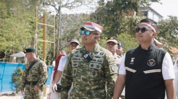 Dandim 0104/Aceh Timur Ikuti Kirab Bendera Merah Putih 81 Meter, Kobarkan Semangat Nasionalisme Di Kota Langsa