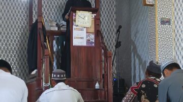 Muhammad Ariga, S.Ag Isi Khutbah Jumat di Masjid Baiturrahman Gampong Batu Sumbang