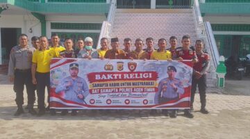 Sat Samapta Polres Aceh Timur Bersihkan Masjid Baitul Manan, Wujudkan Kehadiran Polri yang Dirasakan Masyarakat