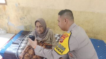 Door to Door, Brigadir Indra wadi Polsek Baktiya Barat Dampingi Warga Dalam Program Perlinsos