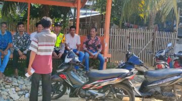 Bhabinkamtibmas Polsek Tanah Pasir Sambangi Warga, Edukasi Program Perlinsos
