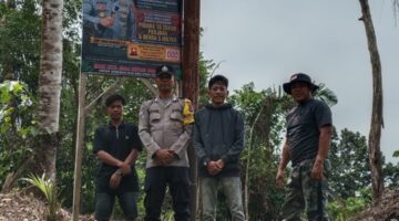 Pemasangan Spanduk Himbauan Cegah Karhutla, Polsek Simpang Jernih Tindak Tegas Pembakaran Hutan Dan Lahan