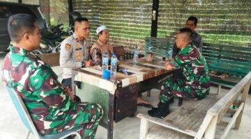 Sinergi TNI-Polri, Kapolsek Idi Tunong bersama Danramil Sambangi Warga Perkuat Sinergi