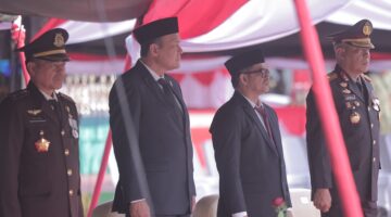 ‎‎Plt. Sekda Aceh Hadiri Upacara HUT ke-81 TNI Di Banda Aceh