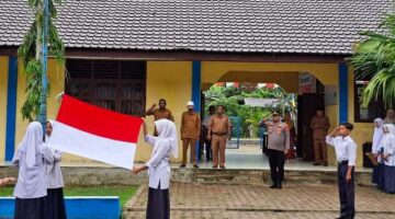 Giat POLDIK, Kapolsek Ranto Peureulak Jadi Pembina Upacara di SMPN 1 Ranto Peureulak