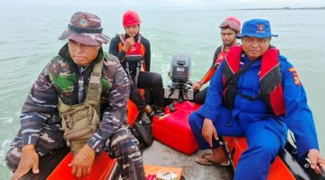 Hari Ketiga, Satpolairud Polres Aceh Timur Bersama Petugas Gabungan Lanjutkan Pencarian Nelayan Hilang di Perairan Idi Cut