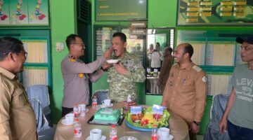 Kapolsek Paya Bakong Bersama Camat Sambangi Koramil 21, Perkuat Sinergitas TNI-Polri