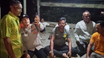Malam Tak Menghalangi Pengabdian, Kanit Binmas Polsek Baktiya Hadir Menyapa Warga Matang Lawang