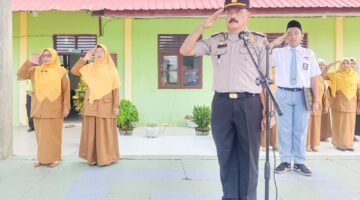 Kapolsek Julok Tanamkan Disiplin Dan Nasionalisme kepada Siswa SMAN 1 Julok