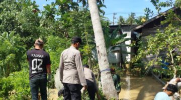 Tanggul Krueng Kerto Rusak Diterjang Luapan Sungai, Polsek Tanah Luas Dan Warga Bergerak Cepat