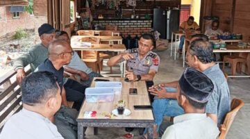 Kapolsek Peudawa Perkuat Sinergi Jaga Kamtibmas Bersama Tokoh Masyarakat Gampong Keude