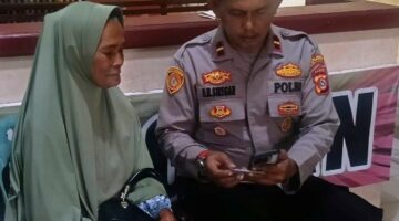 Polsek Peureulak Barat Bantu Warga Daftar Bantuan Sosial Pemerintah