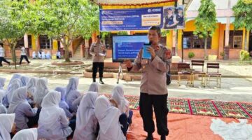 Polres Aceh Timur Sosialisasikan SMA Kemala Taruna Bhayangkara, Bangkitkan Antusiasme Pelajar SMPN 1 Peureulak