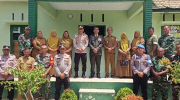 Sinergitas TNI-Polri dan Pemerintah Terjaga, Kapolsek Bersama Camat Darul Ihsan Sambangi Koramil 24 Ucapkan HUT TNI ke-81