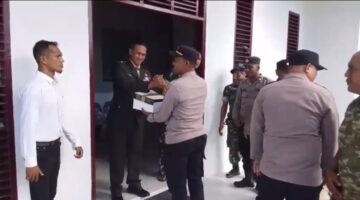 Kapolsek Baktiya Barat IPDA Marzuki, S.H., M.H., C.PM Beri Kejutan Istimewa Menyambut HUT TNI ke-81 untuk Koramil 18/Baktiya Barat