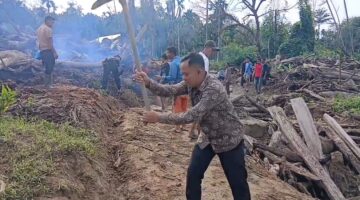 Pascabanjir Bandang, Keuchik Melidi Pimpin Warga Buka Kembali Akses Jalan ke Pelabuhan Sungai
